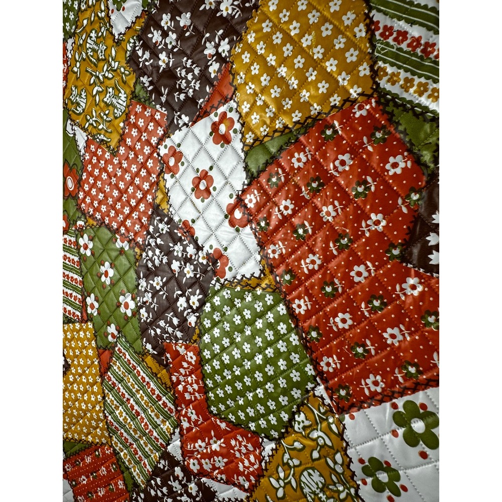 Groovy 1970s heavy plastic tablecloth that measures 52"x 53 1/2" - Picture 3 of 7
